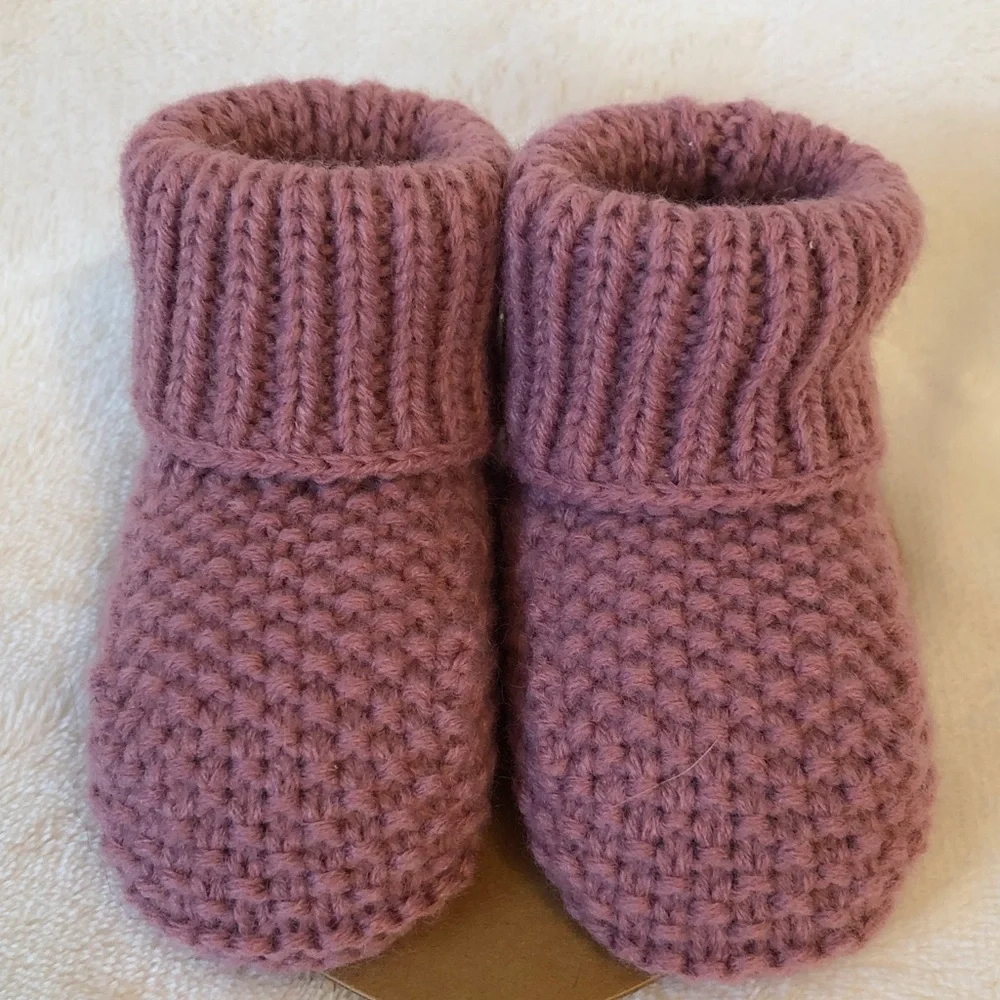 Gap Baby Girl Knit Booties with Ribbed Cuff in Lilac, New W/O Tags.